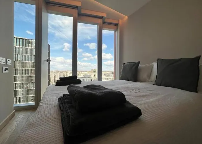 Manhattan Loft Gardens, Stratford E20