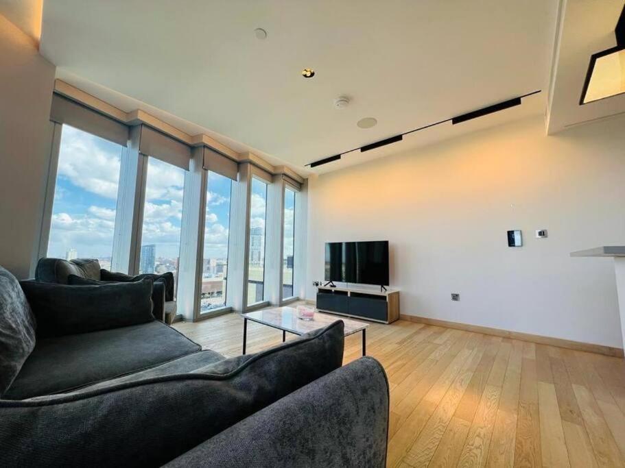 Апартаменты Manhattan Loft Gardens, Stratford E20
